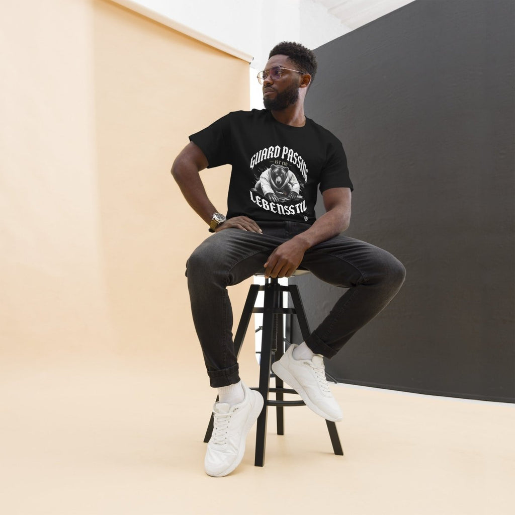 T-Shirt "Guard Passing Ist Ein Lebensstil" – BJJ & Jiu-Jitsu S–5XL | Black Ursus - Streetwear - S–5XL | Black Ursus