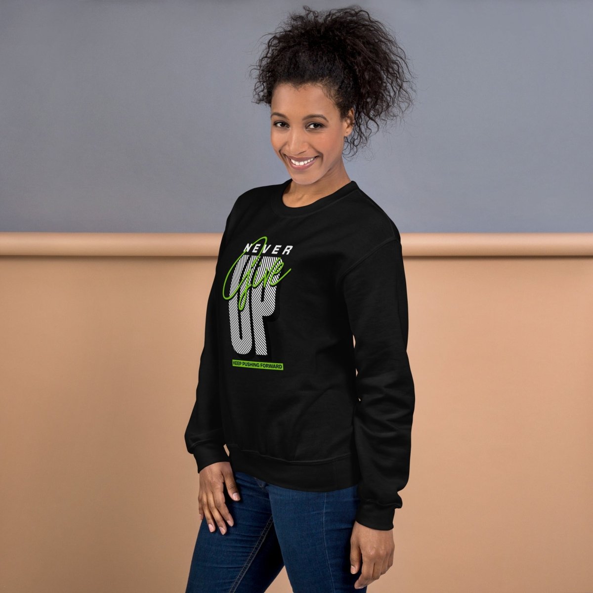 Unisex Sweatshirt "Nerver give up" - Black Ursus | Urban Streetwear