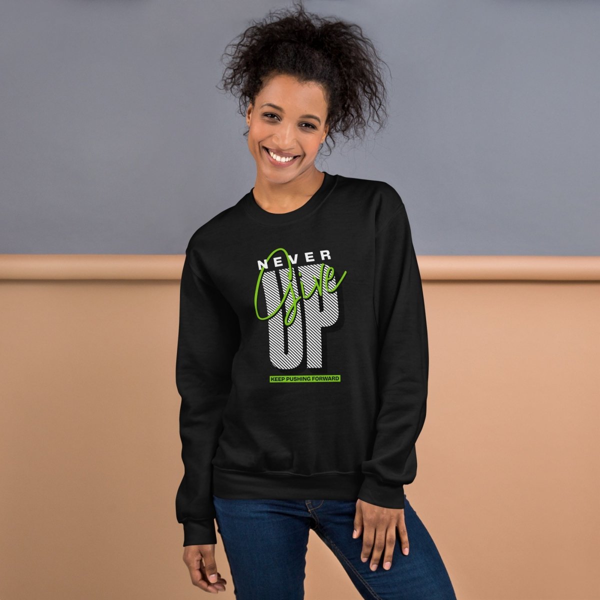 Unisex Sweatshirt "Nerver give up" - Black Ursus | Urban Streetwear