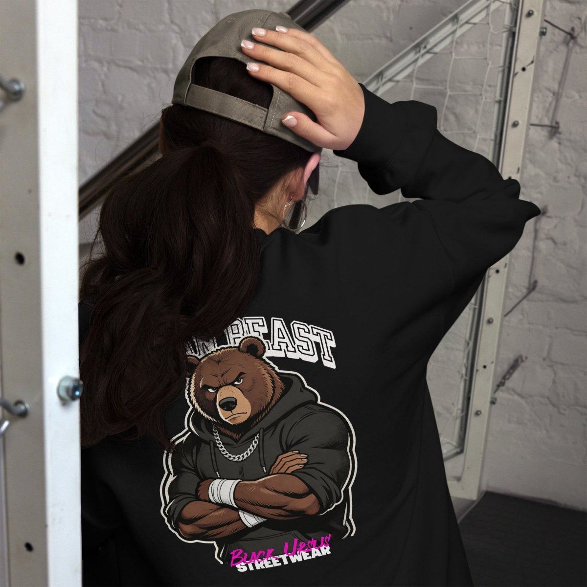 Unisex Sweatshirt "URBAN BEAST" mit hochwertigem Logo - Stick in Weiß - Streetwear - size_range | Black Ursus