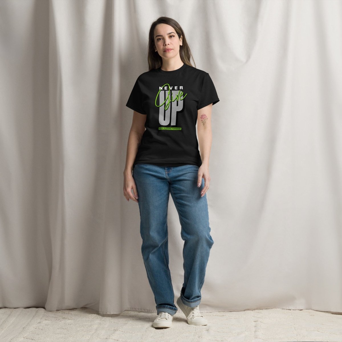 Unisex T-Shirt "Never give up" - Black Ursus | Urban Streetwear